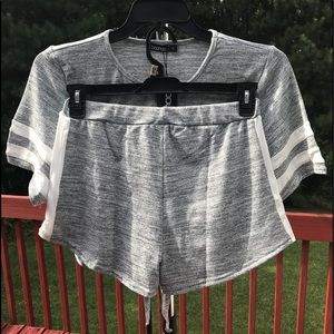 BOOHOO WOMEN’S GREY STRIPE DETAIL SHORT SET